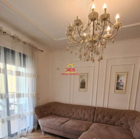 Vlore, jepet me qera apartament Kati 5, 97 m² 450 Euro (Rruga Murat Terbaci)