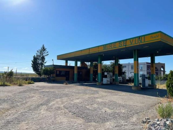 Lushnje, shitet ambjent biznesi 6.000 m²  (AUTOSTRADA RROGOZHINE-LUSHNJE)