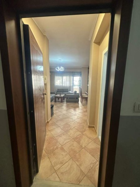 Tirane,Rr.Dibres Kompleksi Halili.Jepet me qera apartament 1+1+BLK Kati 5, 75 m² 400 Euro (Kompleksi Halili)
