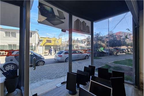 Tirane, jepet me qera ambjent biznesi Kati 0, 158 m² 900 Euro