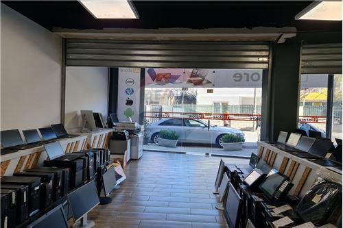 Tirane, jepet me qera ambjent biznesi Kati 0, 158 m² 900 Euro