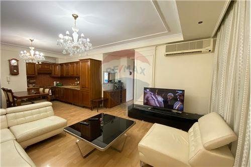 Tirane, jepet me qera apartament 2+1+BLK Kati 2, 120 m² 1.000 Euro