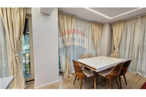 Tirane, jepet me qera apartament 2+1+BLK Kati 2, 140 m² 1.500 Euro