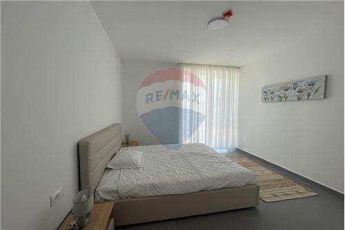 Tirane, jepet me qera apartament duplex 3+1 1.600 Euro