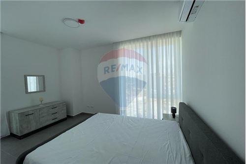 Tirane, jepet me qera apartament duplex 3+1 1.600 Euro