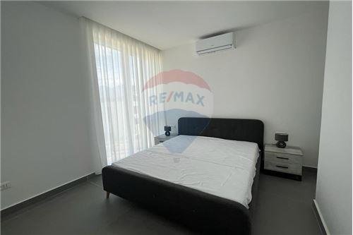 Tirane, jepet me qera apartament duplex 3+1 Kati 1, 160 m² 1.600 Euro