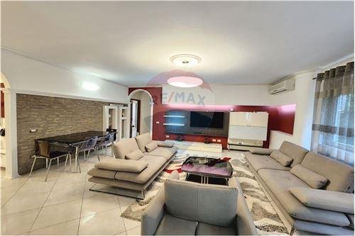 Tirane, jepet me qera apartament 2+1 Kati 2, 117 m² 750 Euro
