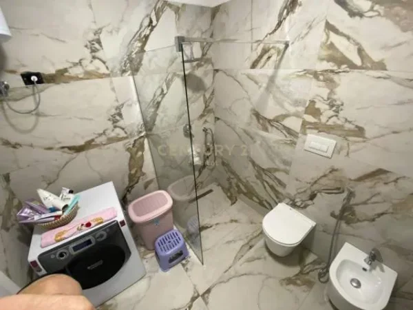 Tirane, jepet me qera apartament 1+1 Kati 0, 70 m² 650 Euro (Teg)