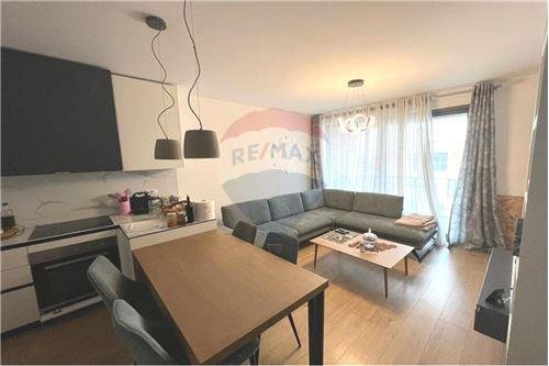 Tirane, jepet me qera 2+1 Kati 9, 90 m² 700 Euro