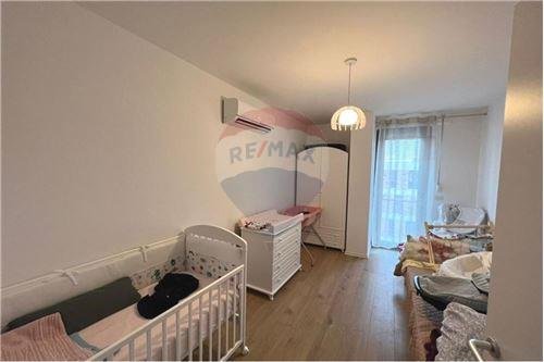 Tirane, jepet me qera 2+1 Kati 9, 90 m² 700 Euro