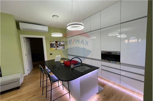Tirane, shitet apartament 2+1 125 m² 305.000 Euro