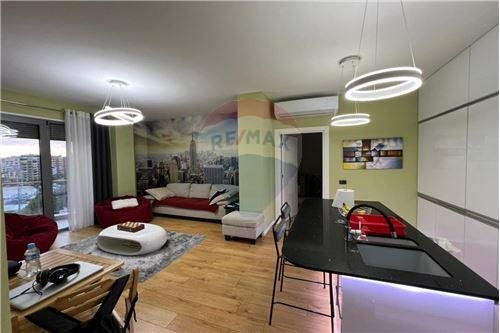 Tirane, shitet apartament 2+1 125 m² 305.000 Euro