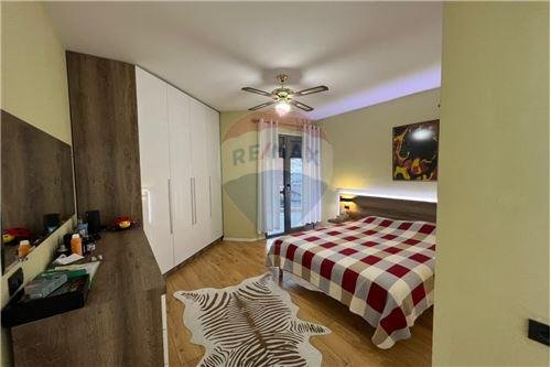 Tirane, shitet apartament 2+1 125 m² 305.000 Euro