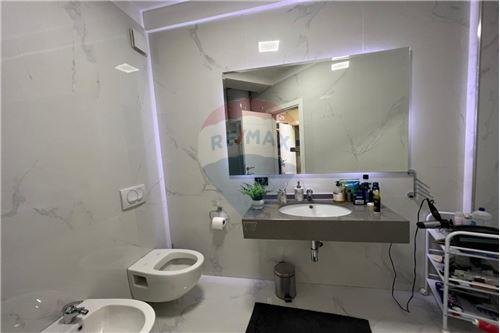 Tirane, shitet apartament 2+1 125 m² 305.000 Euro