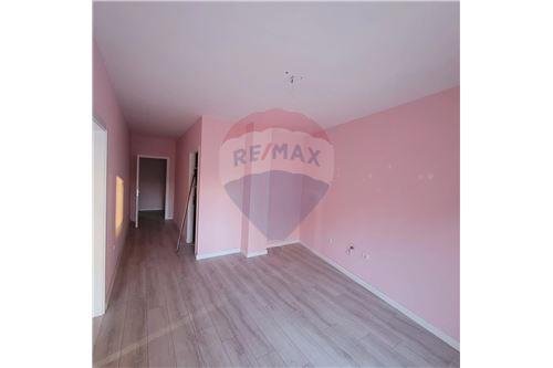 Tirane, jepet me qera apartament 2+1 Kati 2, 74 m² 450 Euro