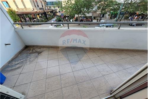 Tirane, jepet me qera apartament 2+1 Kati 2, 74 m² 450 Euro