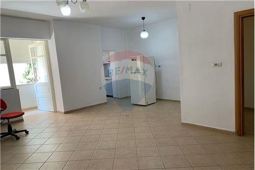 Tirane, jepet me qera apartament 1+1 Kati 4, 60 m² 380 Euro