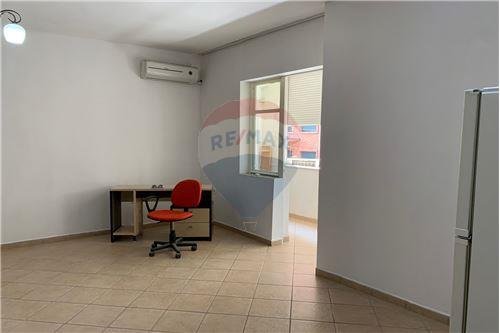 Tirane, jepet me qera apartament 1+1 Kati 4, 60 m² 380 Euro