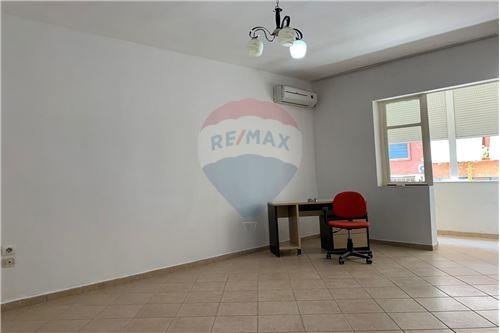 Tirane, jepet me qera apartament 1+1 Kati 4, 60 m² 380 Euro