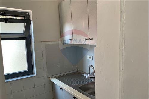 Tirane, jepet me qera apartament 1+1 Kati 4, 60 m² 380 Euro
