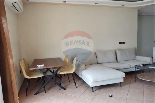 Tirane, jepet me qera 2+1 Kati 7, 98 m² 500 Euro
