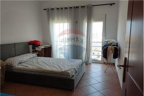 Tirane, jepet me qera 2+1 Kati 7, 98 m² 500 Euro