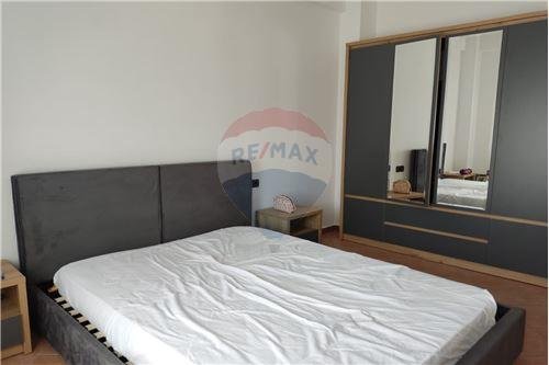 Tirane, jepet me qera 2+1 Kati 7, 98 m² 500 Euro