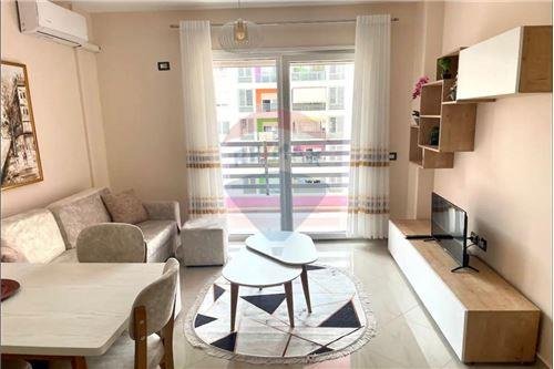 Tirane, jepet me qera 1+1 Kati 3, 60 m² 400 Euro