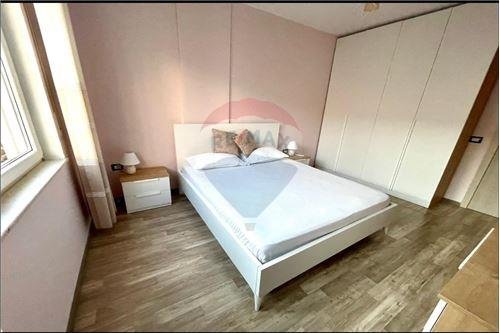 Tirane, jepet me qera 1+1 Kati 3, 60 m² 400 Euro