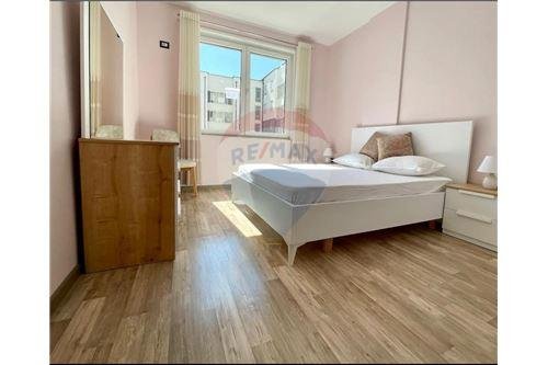 Tirane, jepet me qera 1+1 Kati 3, 60 m² 400 Euro