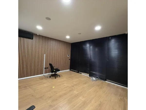 Tirane, jepet me qera ambjent biznesi Kati 2, 180 m² 2.500 € (Delijorgji)