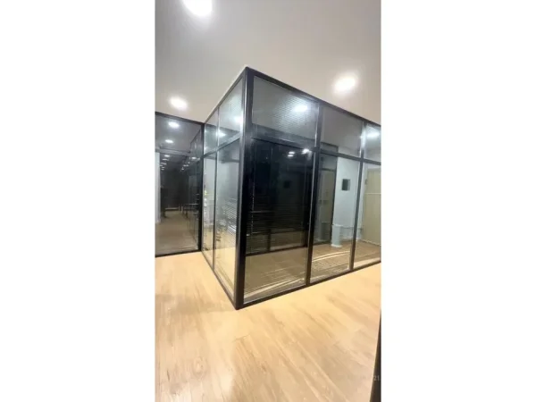 Tirane, jepet me qera ambjent biznesi Kati 2, 180 m² 2.500 € (Delijorgji)