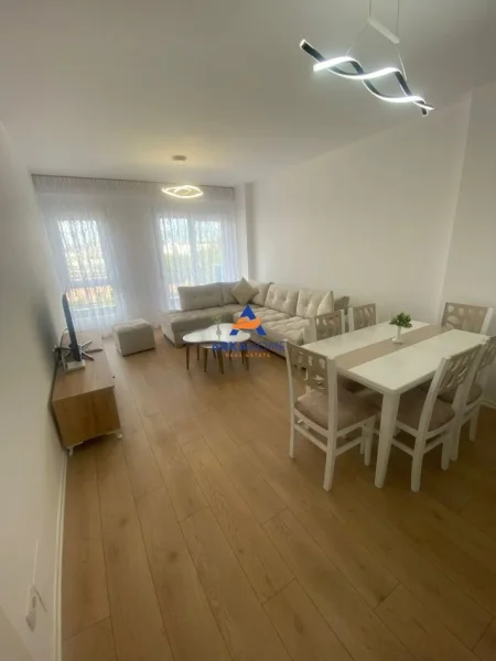 Tirane, jepet me qera apartament 1+1 Kati 3, 74 m² 550 € 