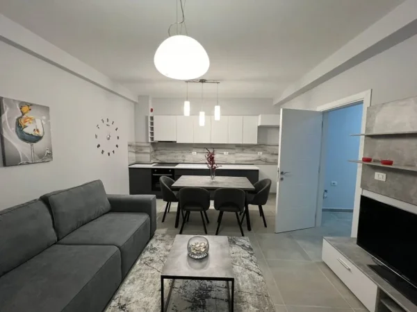 Tirane, jepet me qera apartament 1+1+Ballkon Kati 4, 70 m² 600 € (Rruga e Ullishtes,Liqeni i Thate)