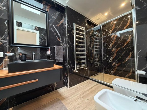 Tirane, shitet apartament duplex Dublex Kati 2, 190 m² 390.000 € (Kristal Center)