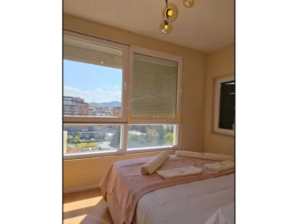 Tirane, jepet me qera apartament 2+1 Kati 10, 145 m² 1.200 € (SKY Tower, Bllok)