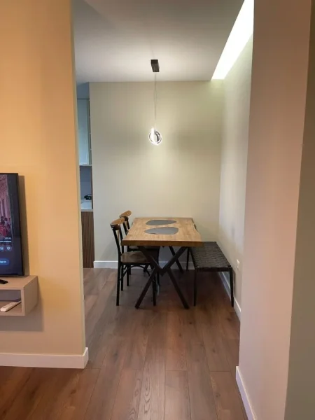 Tirane, jepet me qera apartament 2+1+Ballkon Kati 4, 75 m² 650 € (Xhamia)