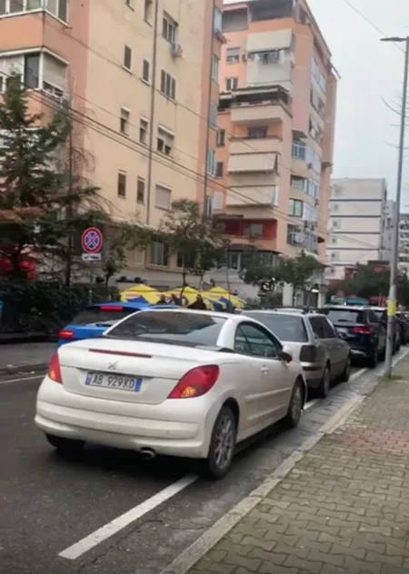 Tirane, jepet me qera apartament 3+1 Kati 9, 130 m² 700 € (Rruga Medar shtylla)