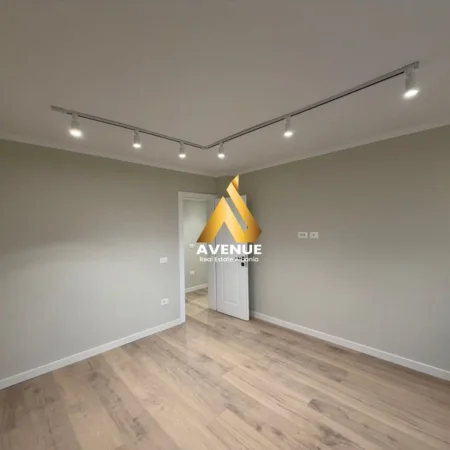 Tirane, shitet apartament 1+1 Kati 5, 125.000 € 