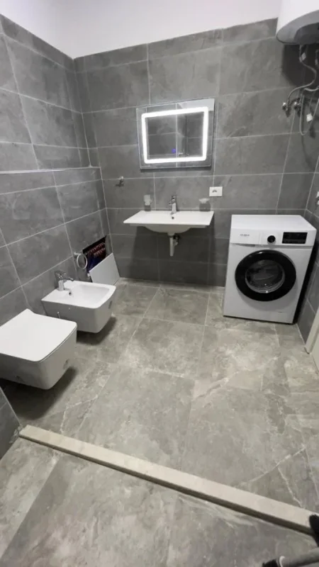 Tirane, jepet me qera apartament 2+1+Ballkon Kati 3, 75 m² 530 € (Grand Gallery)