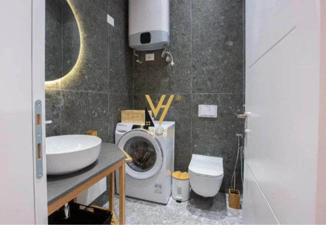 Tirane, jepet me qera apartament 1+1+Ballkon Kati 5, 74 m² 900 € (SQUARE 21)