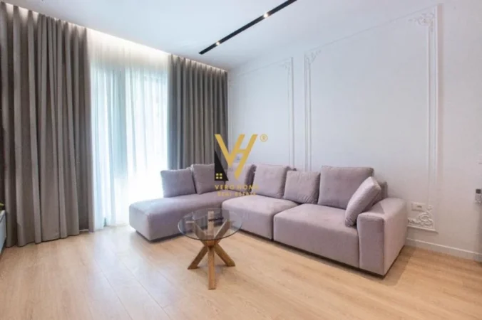 Tirane, jepet me qera apartament 1+1+Ballkon Kati 5, 74 m² 900 € (SQUARE 21)