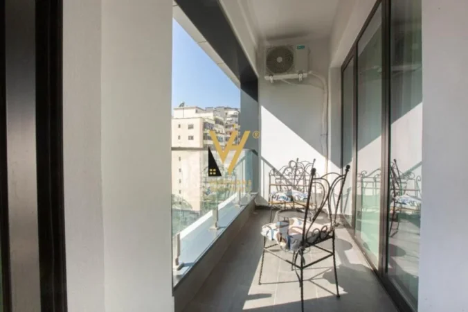 Tirane, jepet me qera apartament 1+1+Ballkon Kati 5, 74 m² 900 € (SQUARE 21)