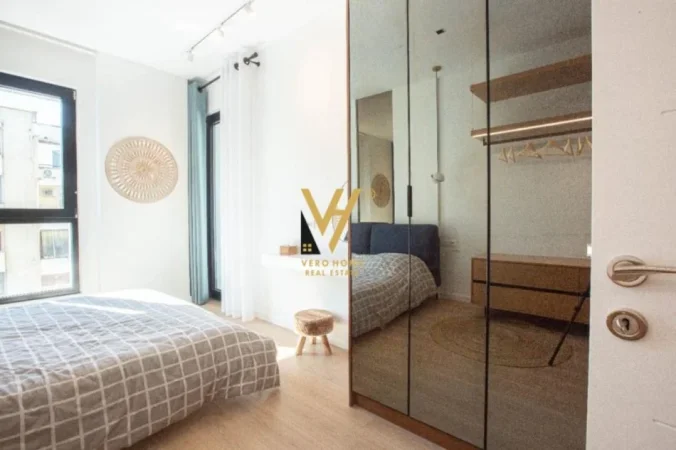 Tirane, jepet me qera apartament 1+1+Ballkon Kati 5, 74 m² 900 € (SQUARE 21)