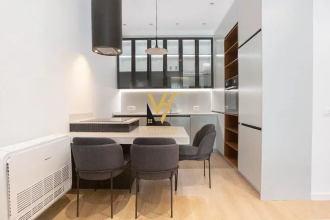 Tirane, jepet me qera apartament 1+1+Ballkon Kati 5, 74 m² 900 € (SQUARE 21)