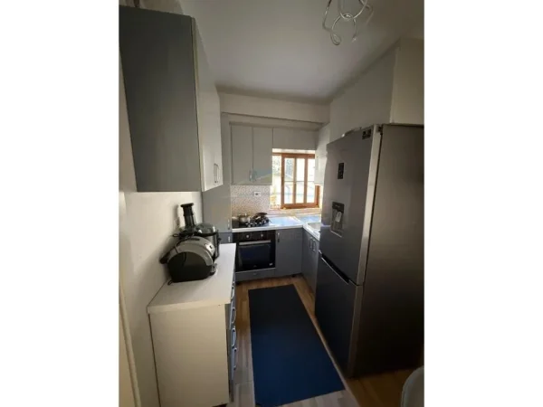 Tirane, jepet me qera apartament 1+1+Ballkon Kati 2, 75 m² 400 € (5 Maji)