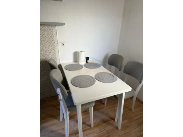 Tirane, jepet me qera apartament 1+1+Ballkon Kati 2, 75 m² 400 € (5 Maji)