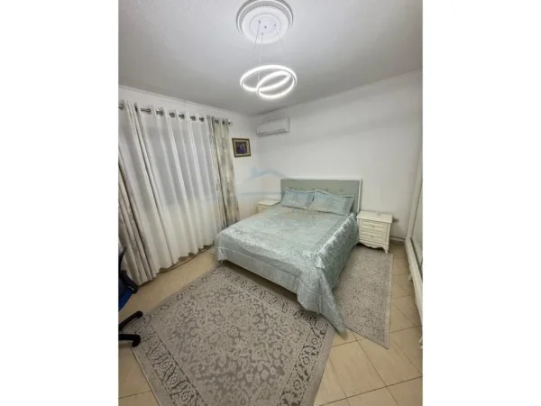 Tirane, jepet me qera apartament 1+1+Ballkon Kati 2, 75 m² 400 € (5 Maji)