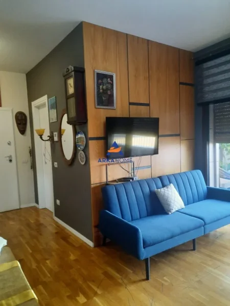 Tirane, jepet me qera apartament 1+1+Ballkon Kati 7, 75 m² 1.000 € 