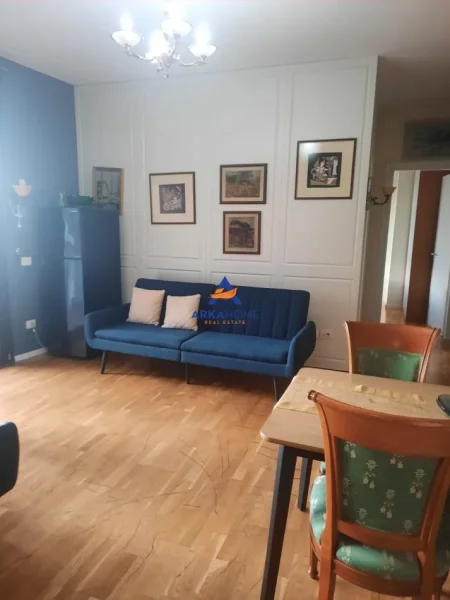 Tirane, jepet me qera apartament 1+1+Ballkon Kati 7, 75 m² 1.000 € 